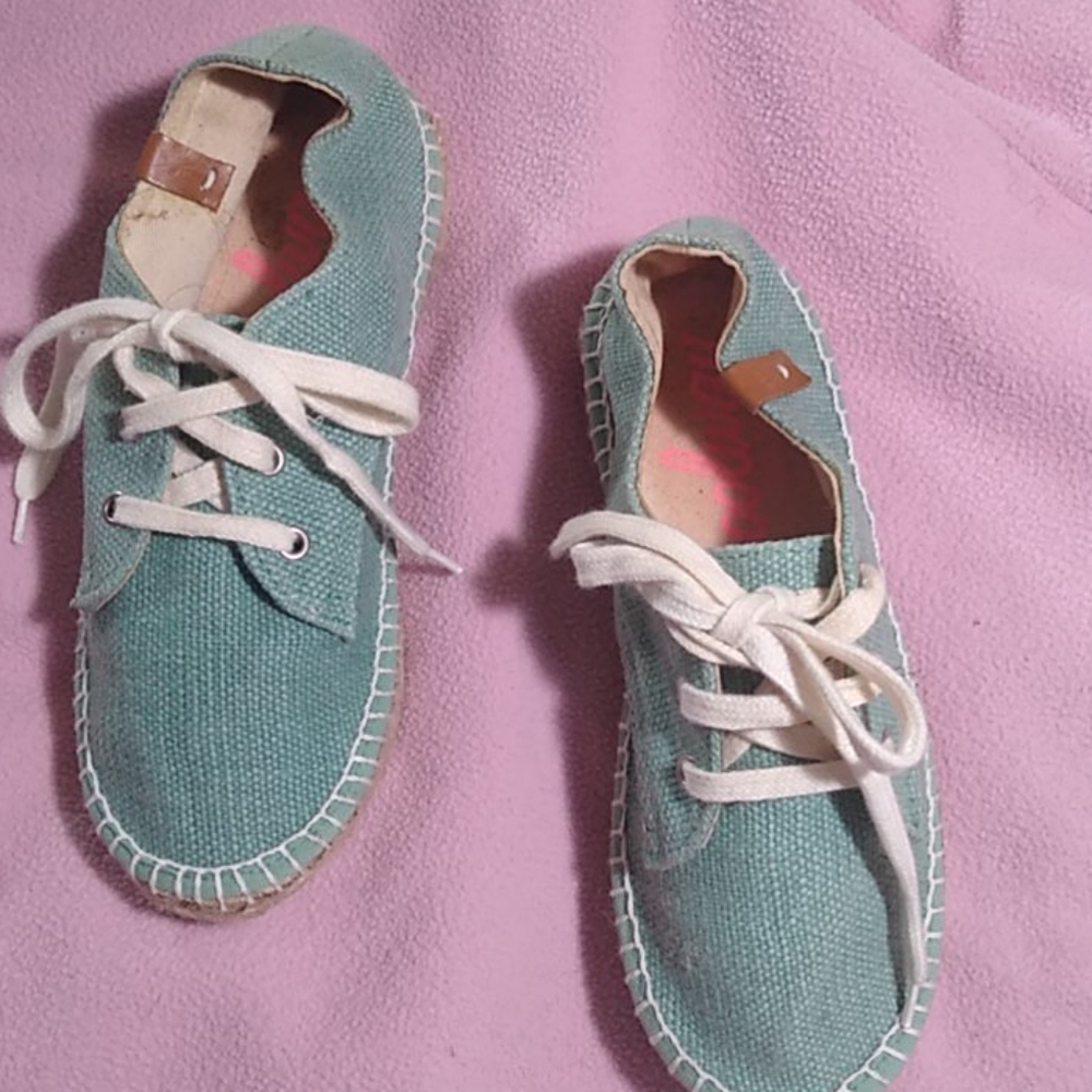 Ladies shoes